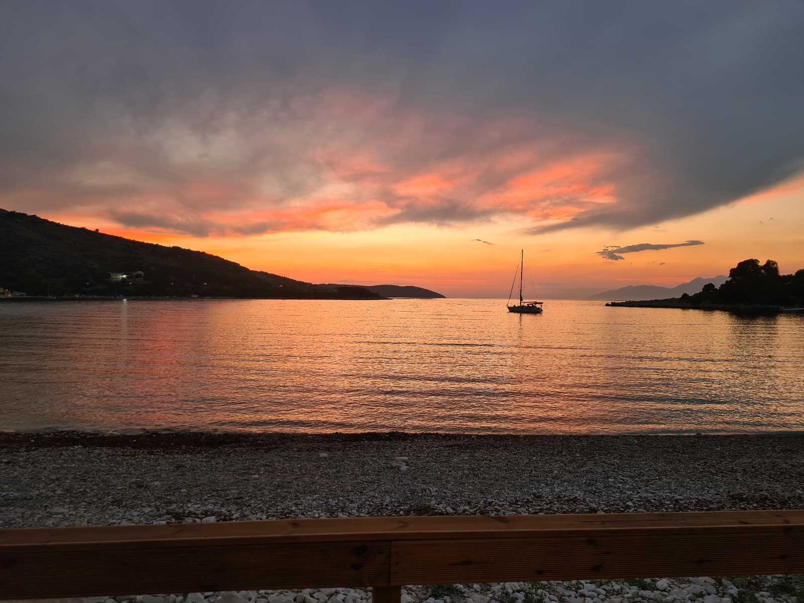 Every sunset is proof that endings can be beautiful too. 🌅